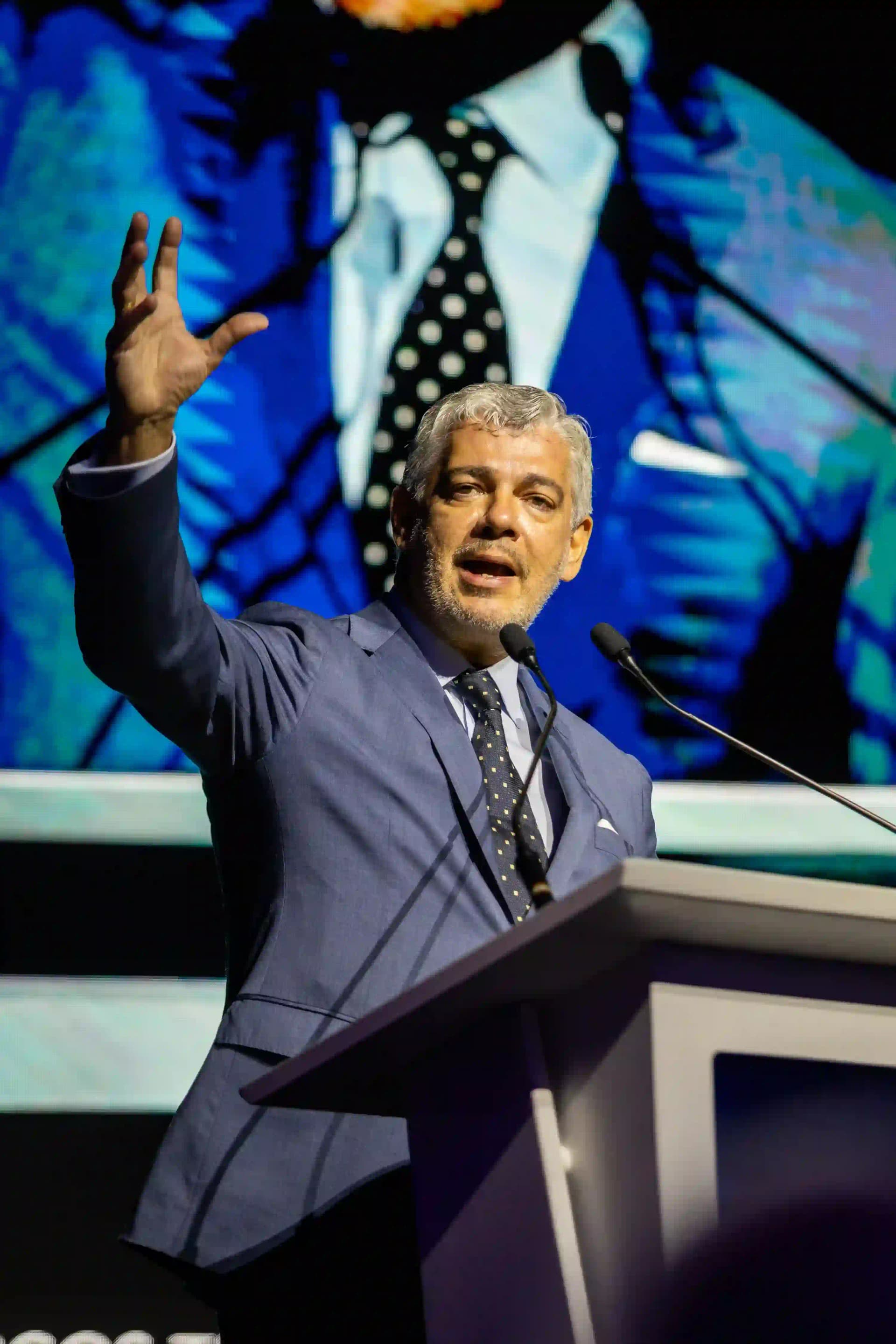 Speaker Foros Internacionales
